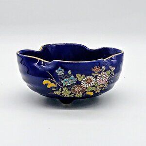 Kutani Japanese Blue Gold Rim Quattofoil Porcelain Bowl